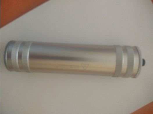 Tłumik do broni alarmowej w tym 4 adaptery Tłumik jest kompatybilny ze wszystkimi modelami Zoraki, Ekol, Retay oraz większością broni alarmowej Umaex (Walther, Colt 1911 itd.)