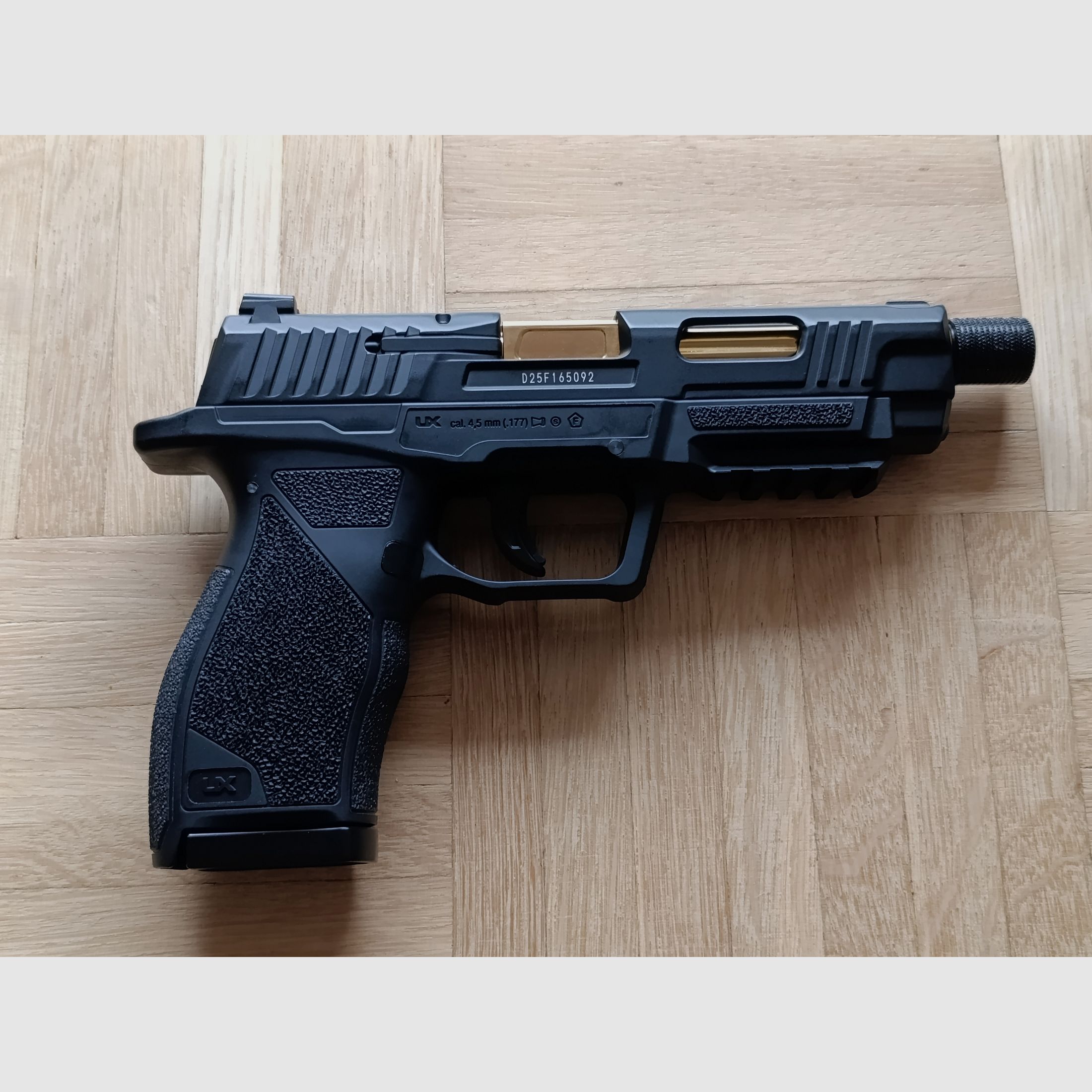 Pistolet Umarex UX SA10 Co2 4,5 mm BB/Diabolo