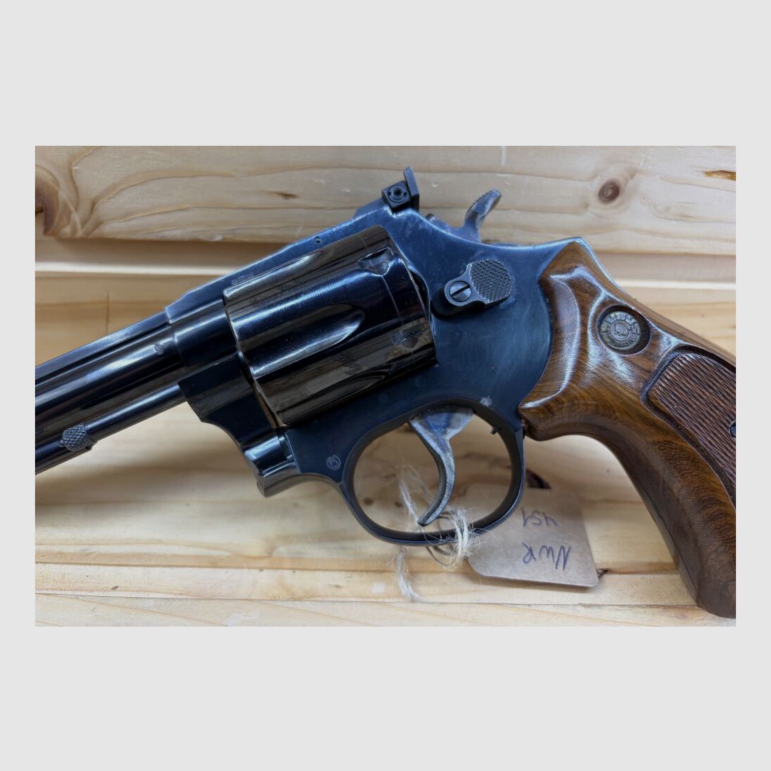 Taurus Mod. 96 .22 l.r. 6' barrel wooden grip 6-shot revolver .22lr