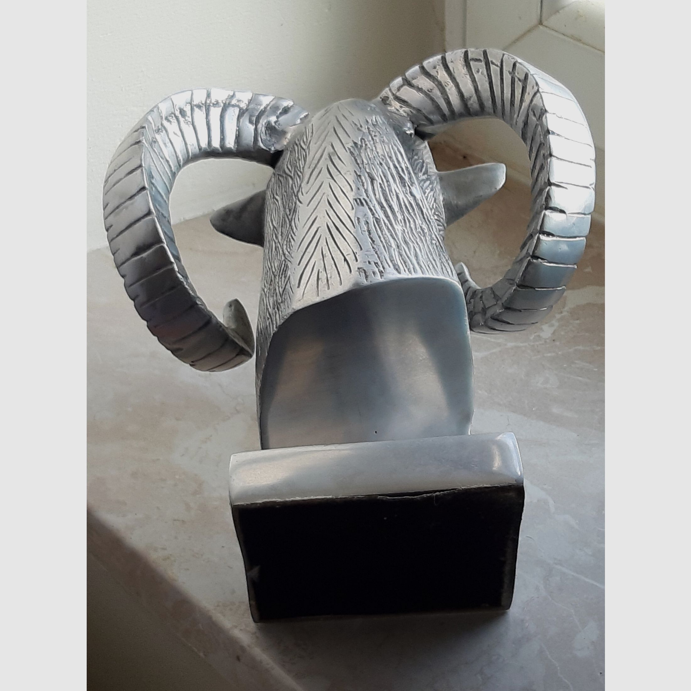 Noble RAM HEAD, an EYECATCHER on every desk