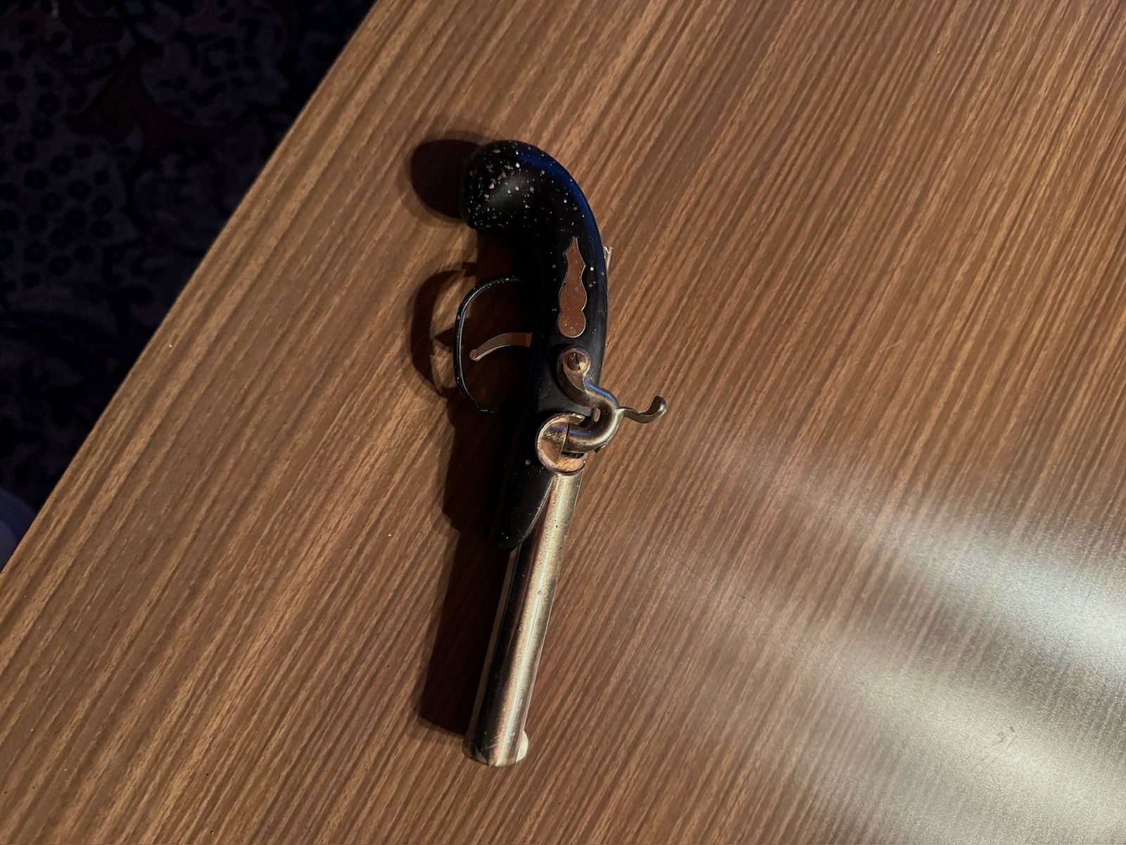 Antyczny pistolet kapiszonowy / Pistolet kapiszonowy