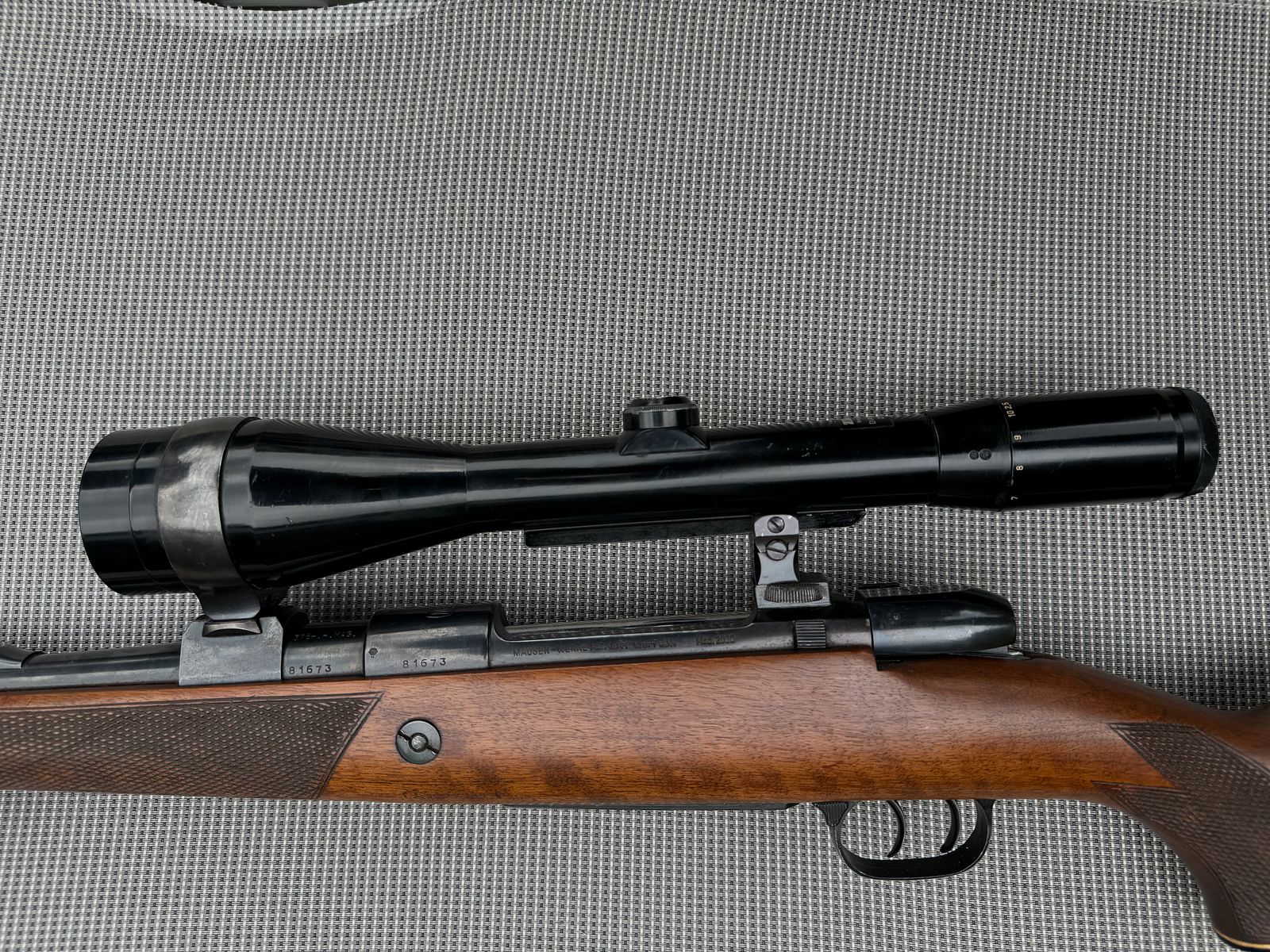 Mauser Modell 2000 Kal. .375 H&H Magnum met Zeiss Diavari 2,5–10x50 en Suhler haakmontage
