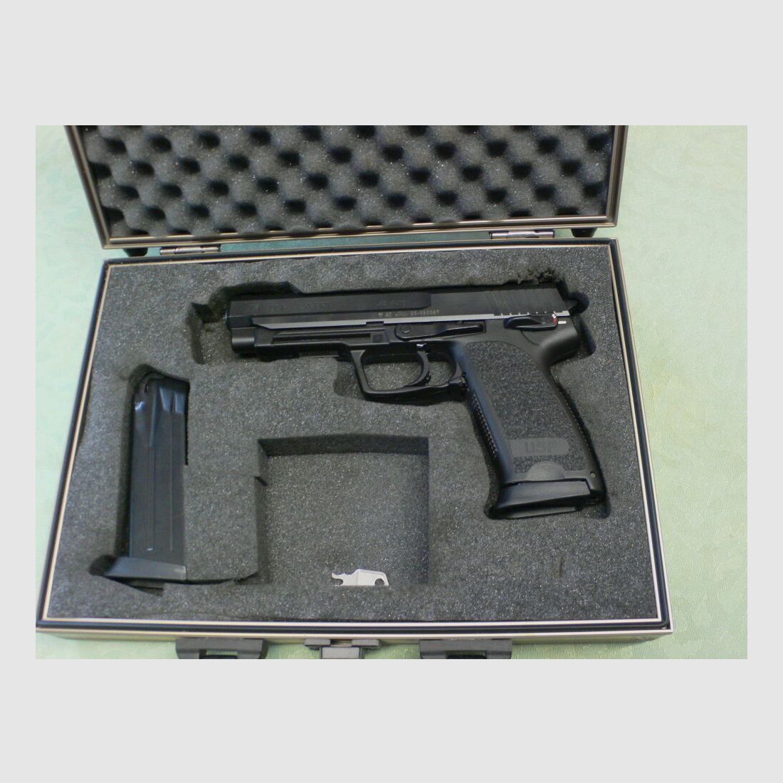 Heckler & Koch USP Expert