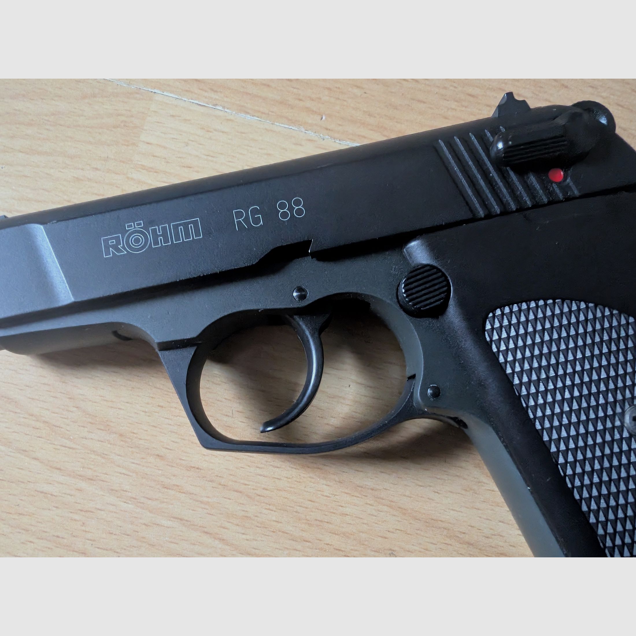 Röhm RG 88 Schreckschusspistole 9 mm P.A.K. / Frei ab 18 Jahren
