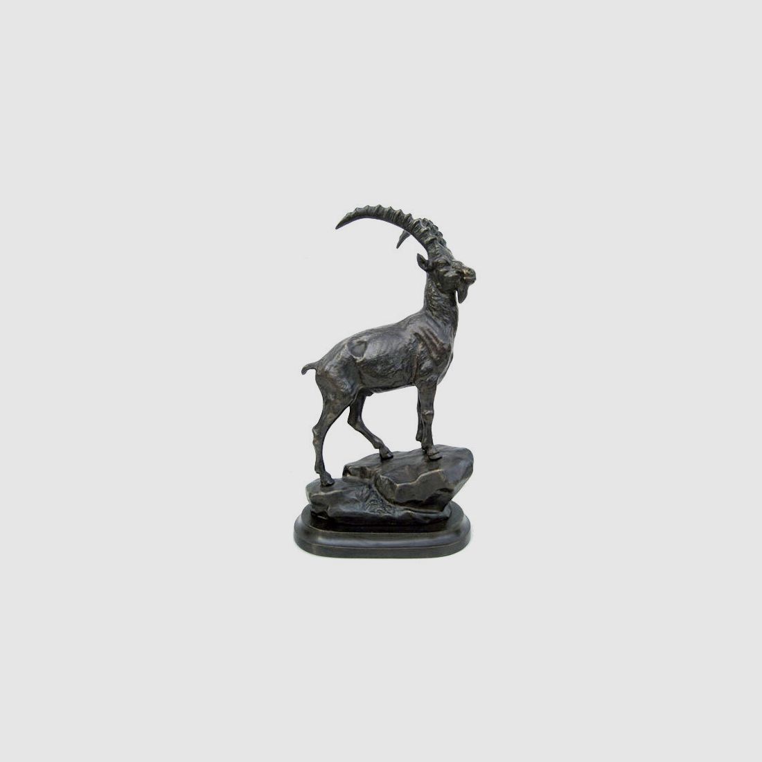 Lovergreen Bronzestatue Motiv stolzer Steinbock auf einem Felsen
