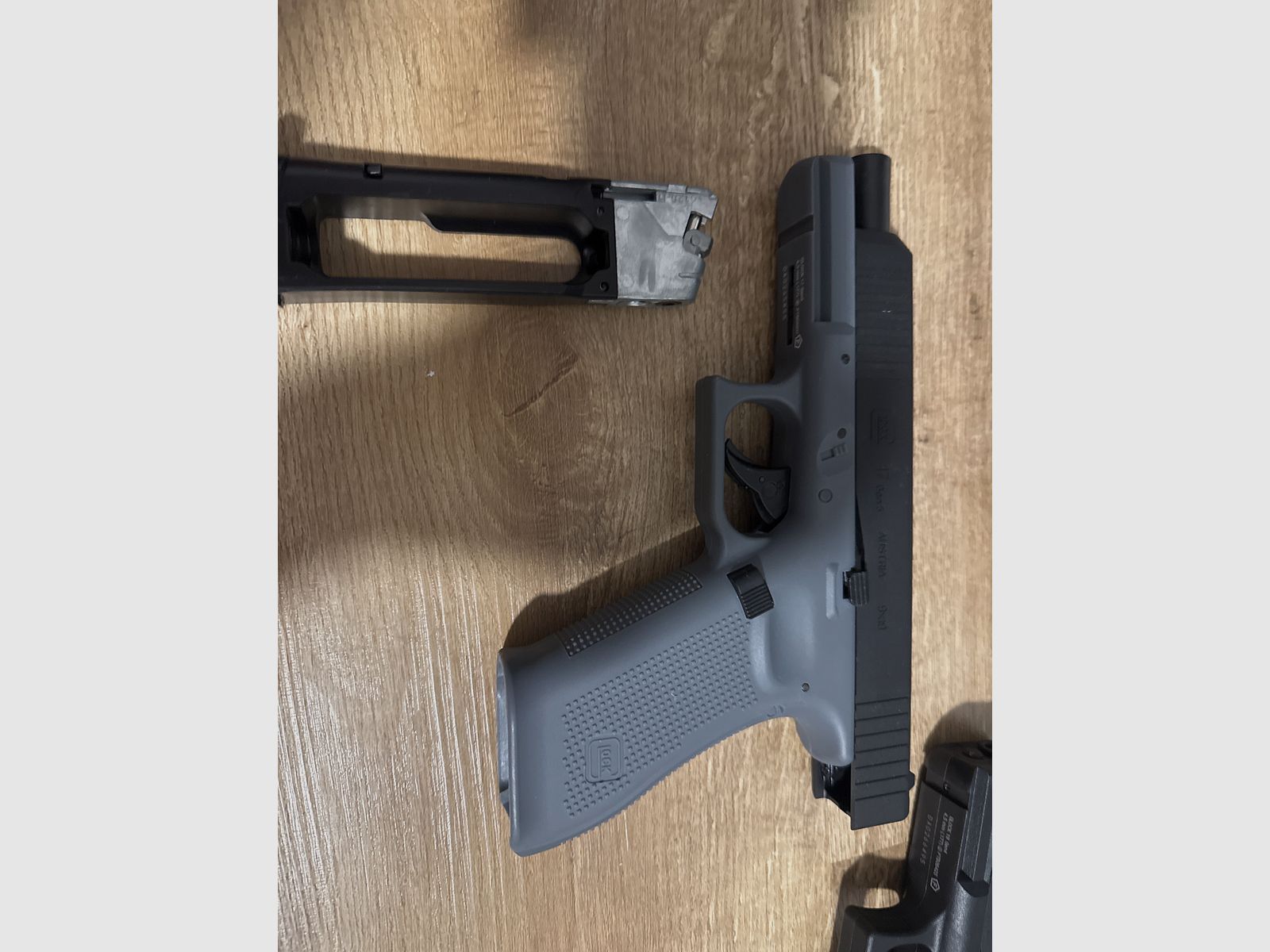 **CO2** 2x Glock 17 1x Glock 19 1x Walther CP88