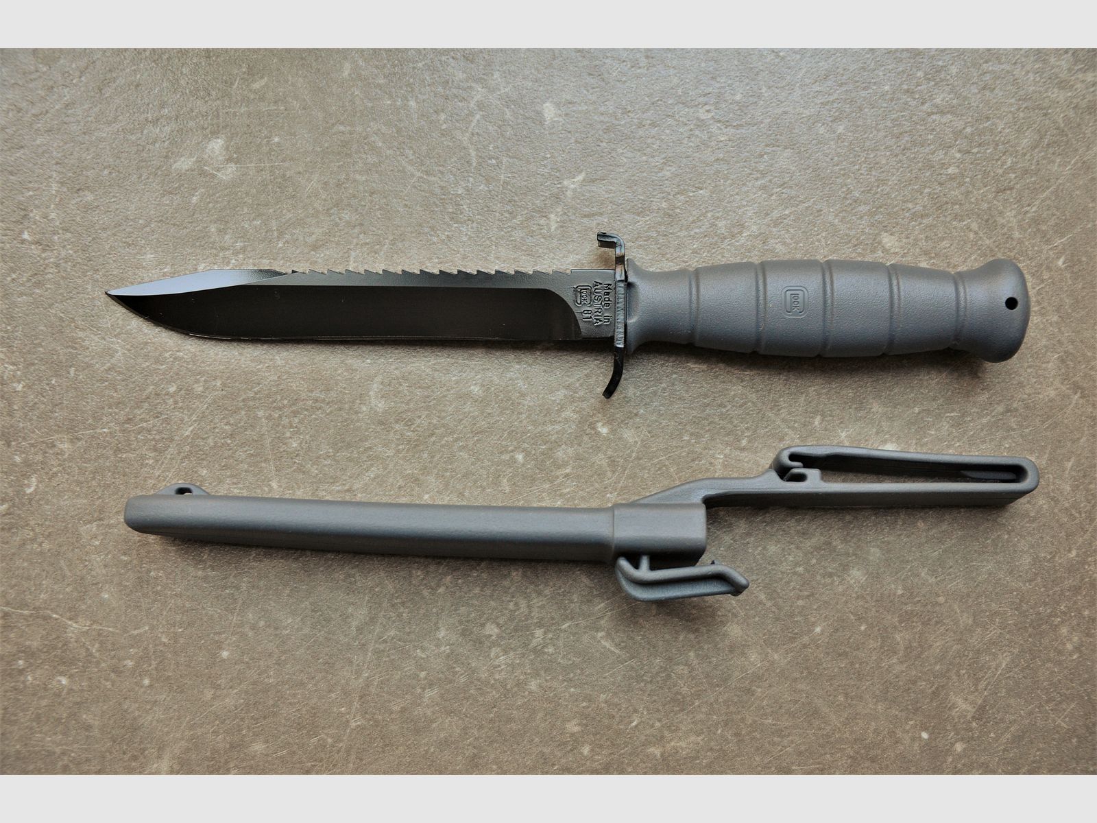 Glock Feldmesser FM 81 grau – Militärisches Mehrzweckmesser