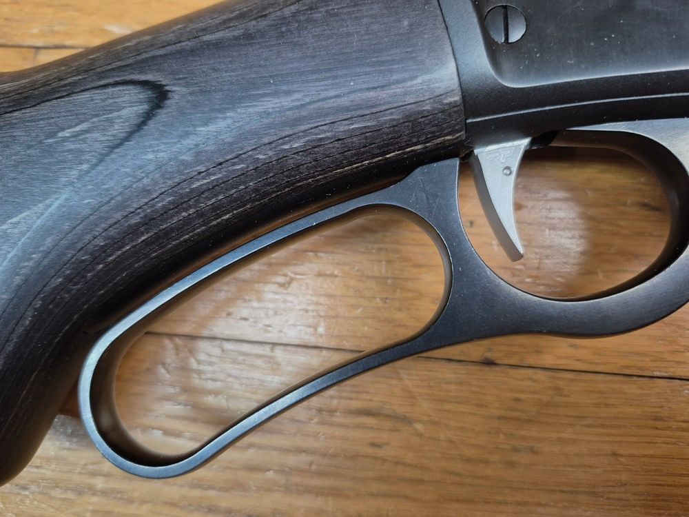 Wunderschöne Marlin Unterhebelrepetierbüchse – Modell 1895 – Kal. 45-70 Gvt – Spezialvorbereitung mit Abzug, weicher Ladeöffnung und Ranger Point Magazinverschluss – Seltene verstellbare Schaftkappe FORM ET und Original-Schaft – „Texas“ Hebelachse! – Neues Set für eine Top-Gelegenheit! – Neue Waffe!, Bild 8 von 32