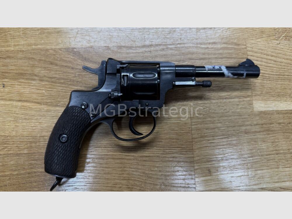 Izhvesk Nagant Revolver 1943 Red Army 7.62mm Nagant / Izhmash