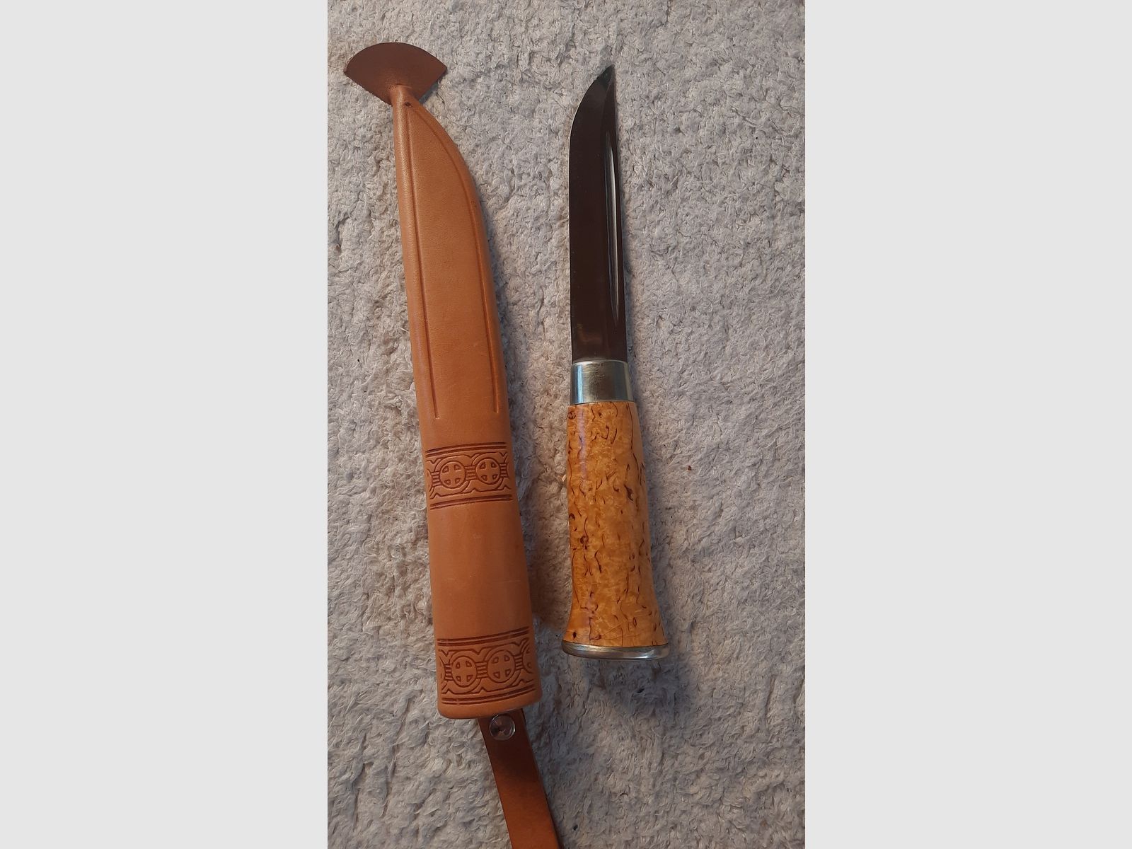 Bellissimo coltello da caccia e da esterno Kauhava dalla Finlandia. PUUKO Messer