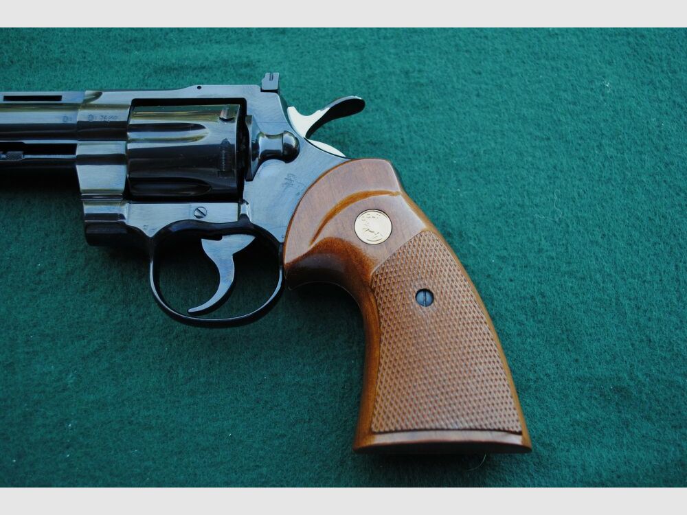 Colt Python, Beschuss 74, 6" LL, Orig. Griffschalen, ungeschossen