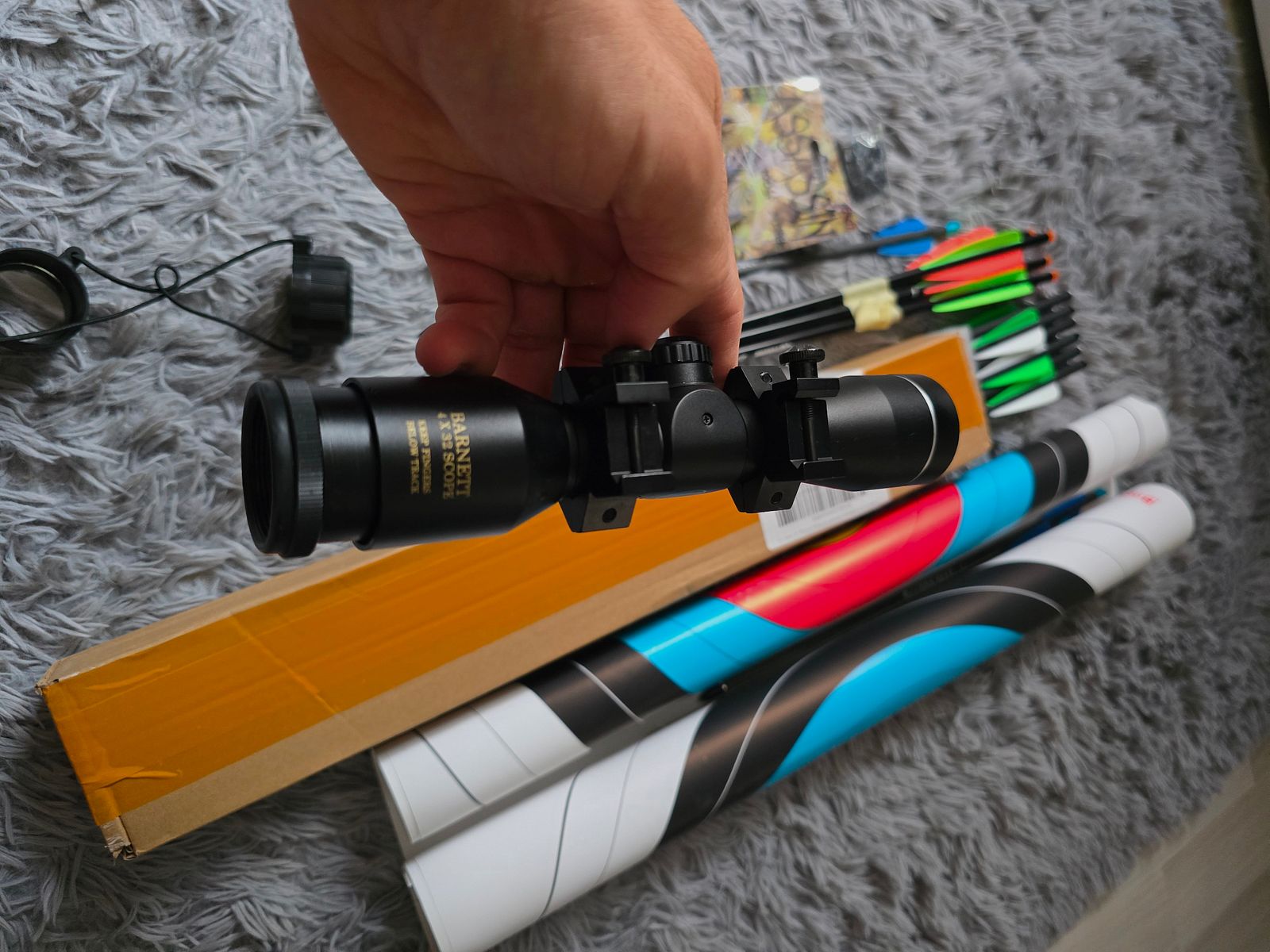 Armbrust-Zubehör-Set: Barnett Scope, Carbonpfeile, Jagdspitzen & Zielscheiben und Schaumstoffbox