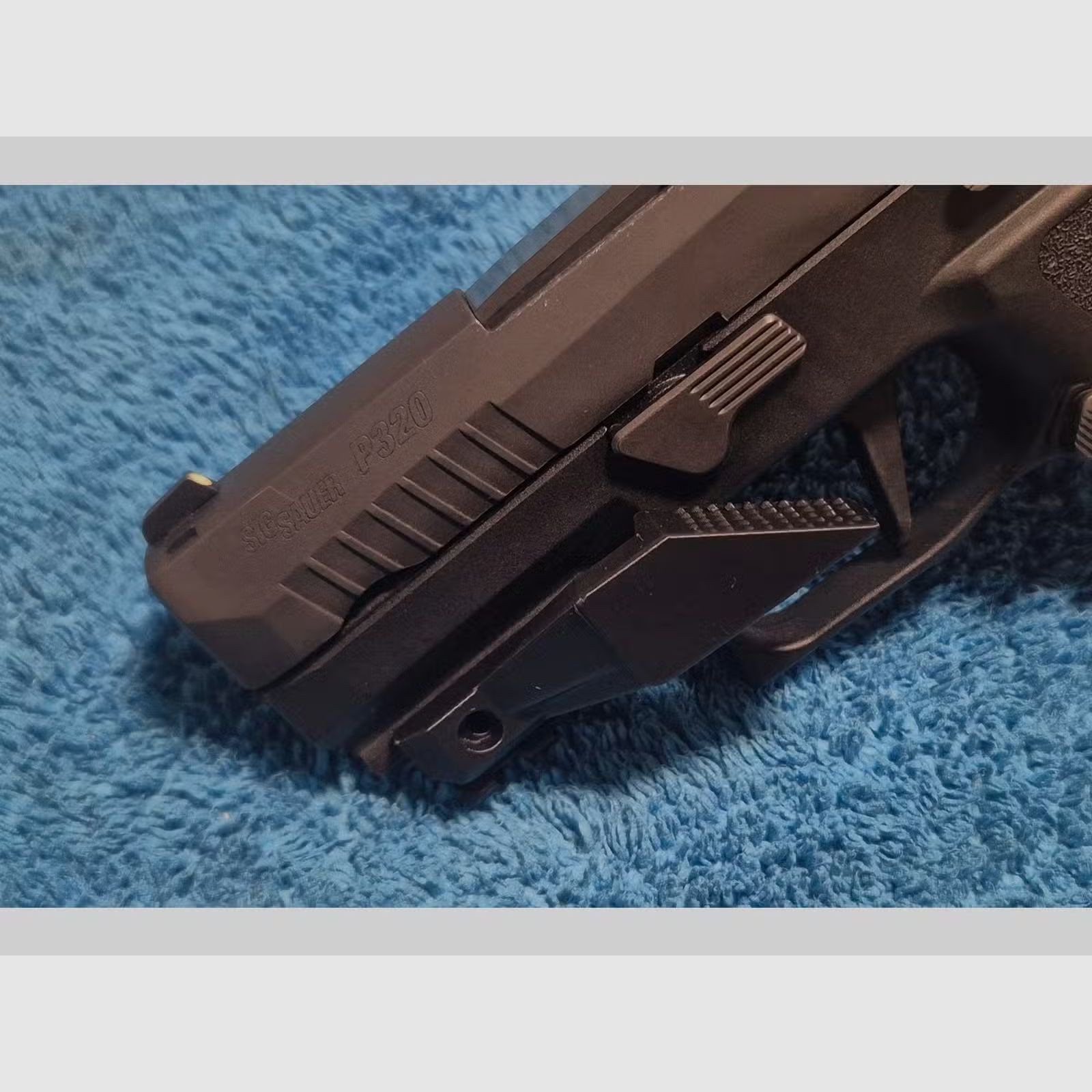 MUNITEX Thump-Rest Auflage / Daumenauflage für Pistolen mit Picatinny-Schiene