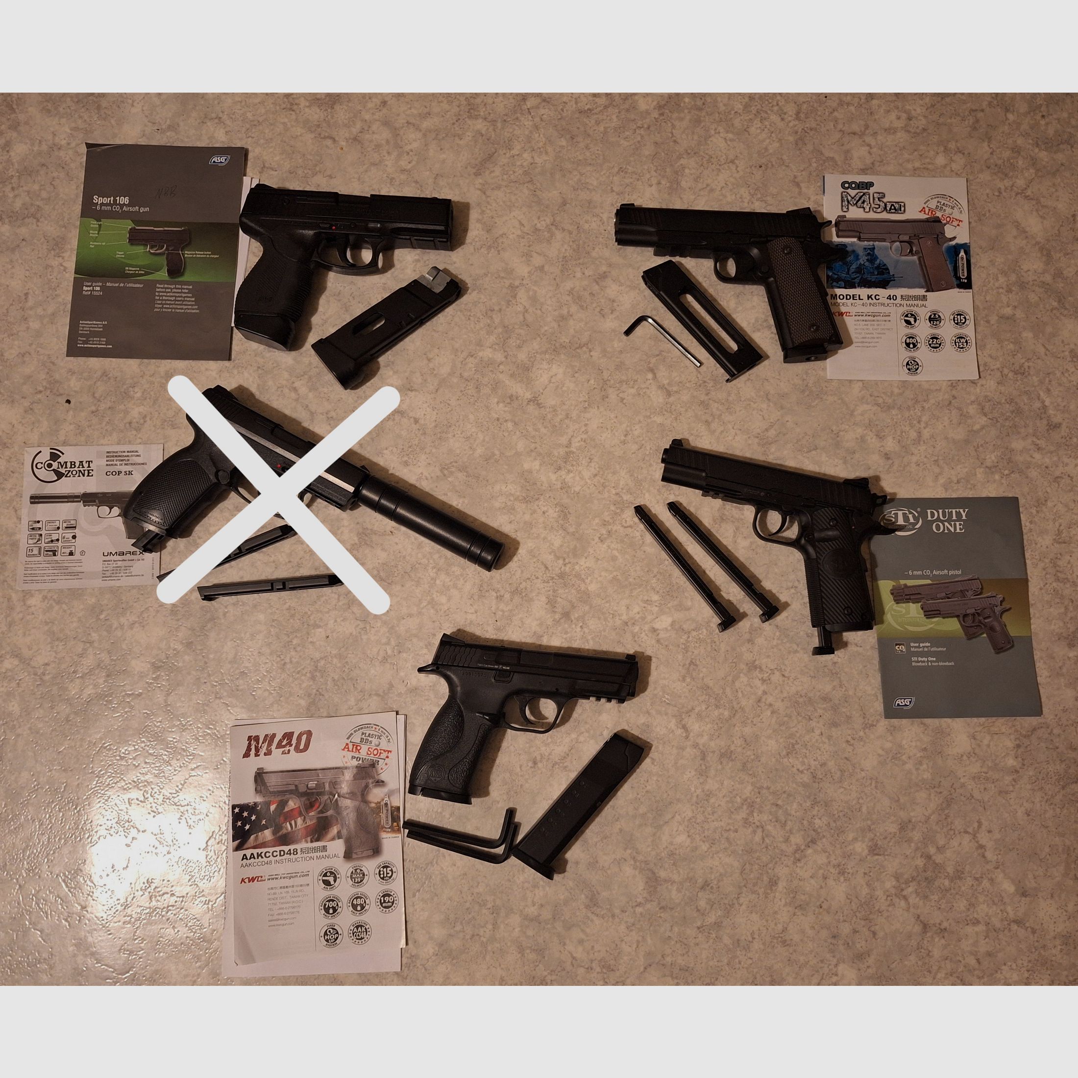 4x pistole airsoft NBB z walizką