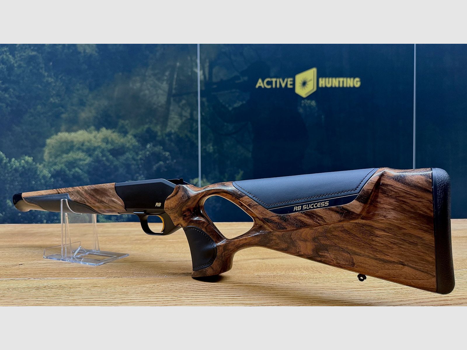 Blaser R8 Success Leder Schaft mit System / Holzklasse 6 / Leder schwarz / Goldelemente