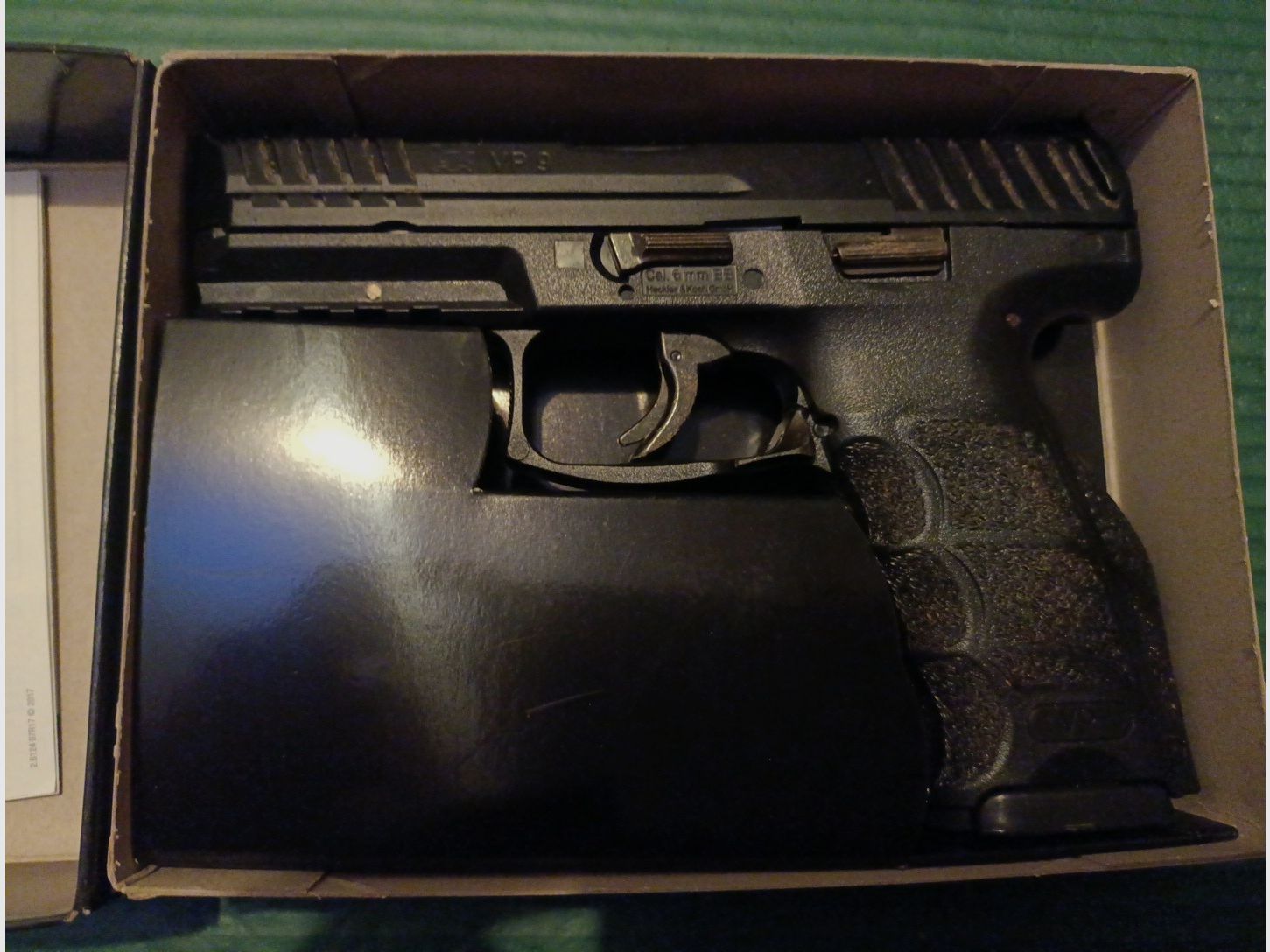 Heckler und Koch VP9 Umarek metall 6mm Softair 0,5 J. Authentic replica
