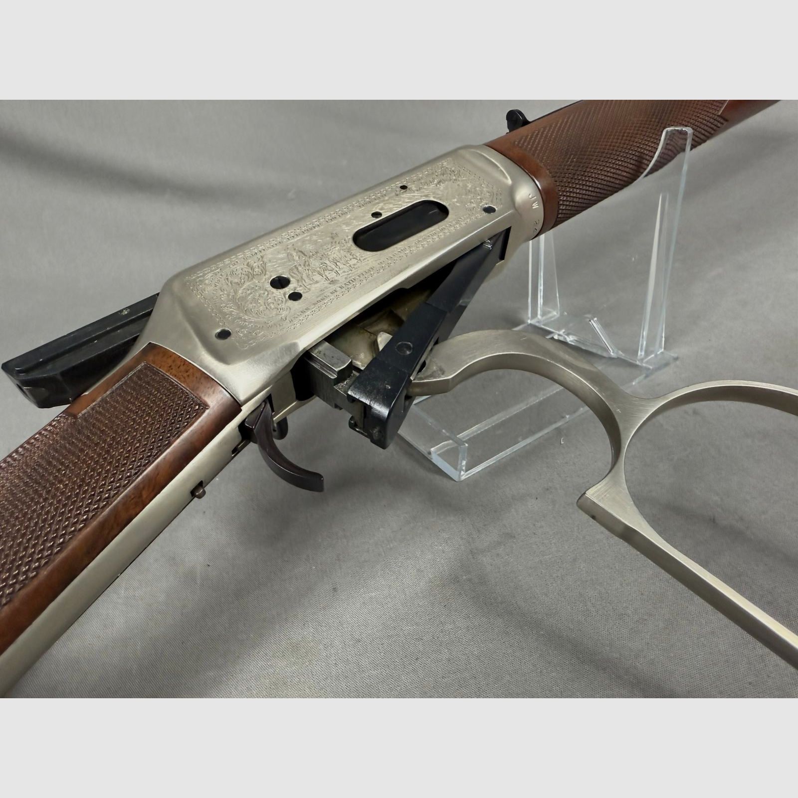 Winchester Mod. 1894  "John Wayne Commemorative"   (.32-40 WCF)