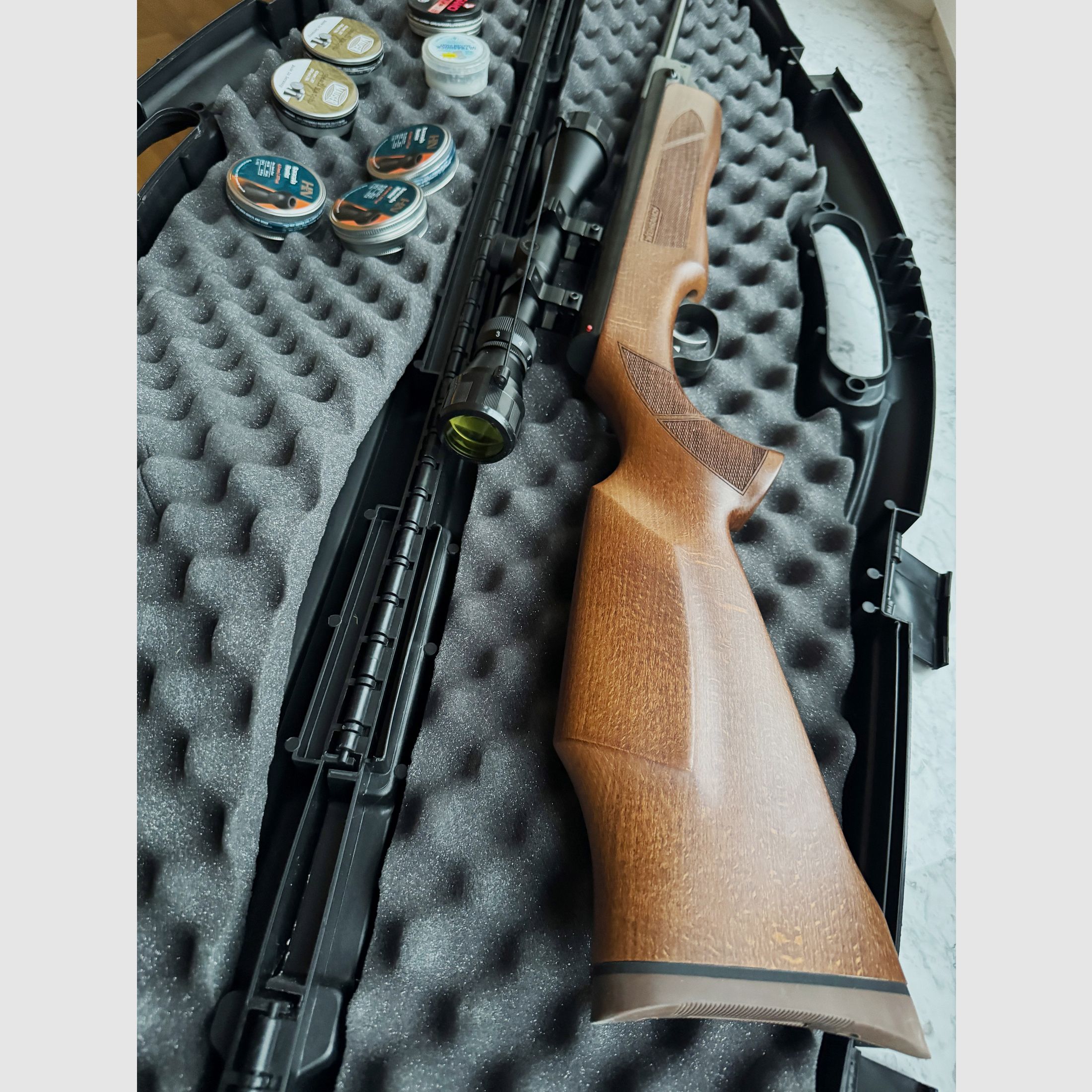 Weihrauch HW 35 Luftgewehr mit Zielfernrohr, 2000 Diabolos & Hartschalenkoffer – neuwertig!