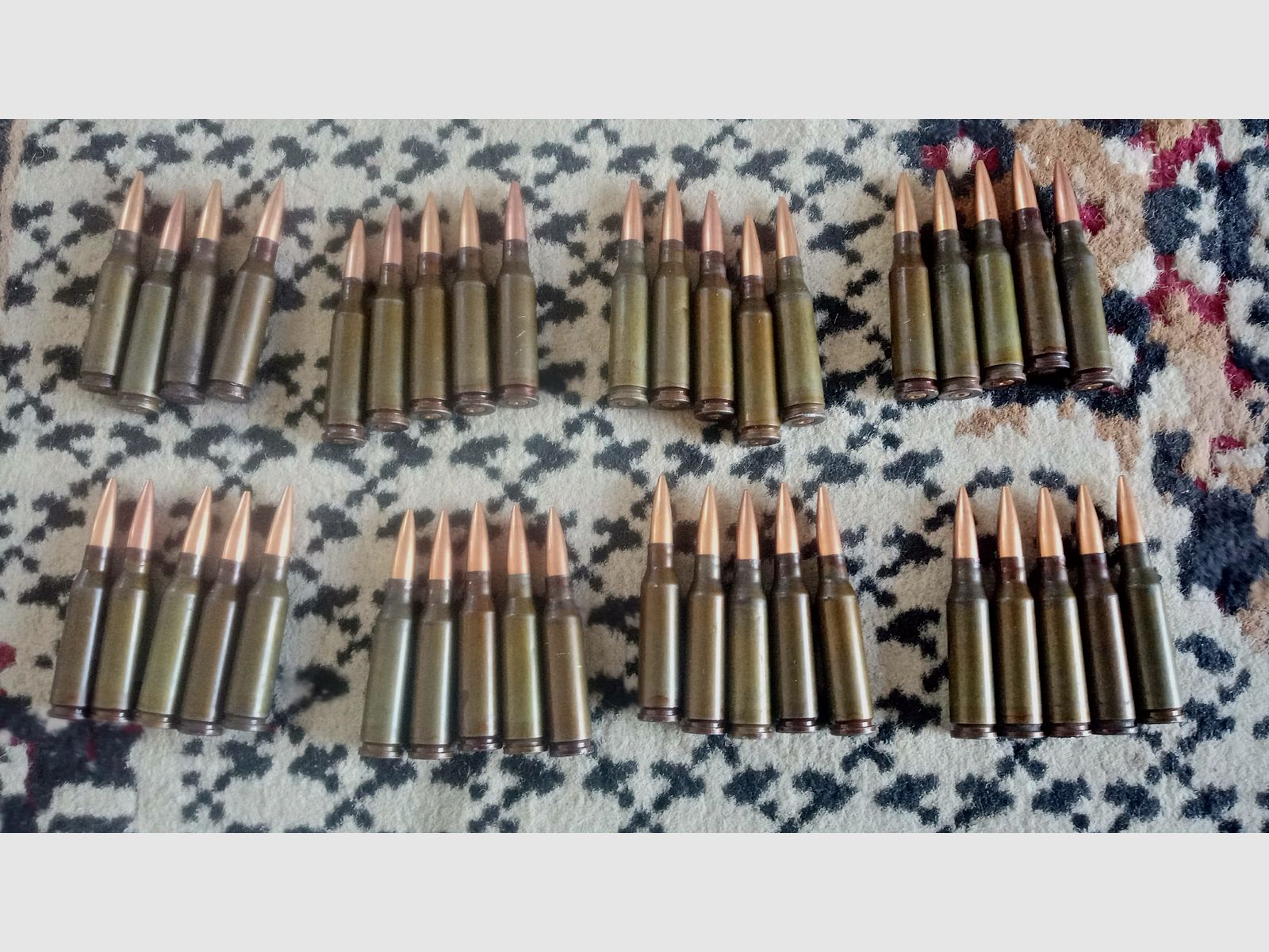 Cartouches décoratives AK74 inertes et amorcées / 5,45x39 étuis en acier avec projectile FMJ cuivre-plomb // 30x cartouches déco