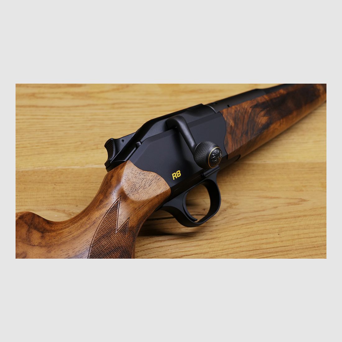 Blaser R8 Holzklasse 7 / Stahlkugel gerändelt mit Goldlinie / Kaliber und Lauflänge nach Wahl