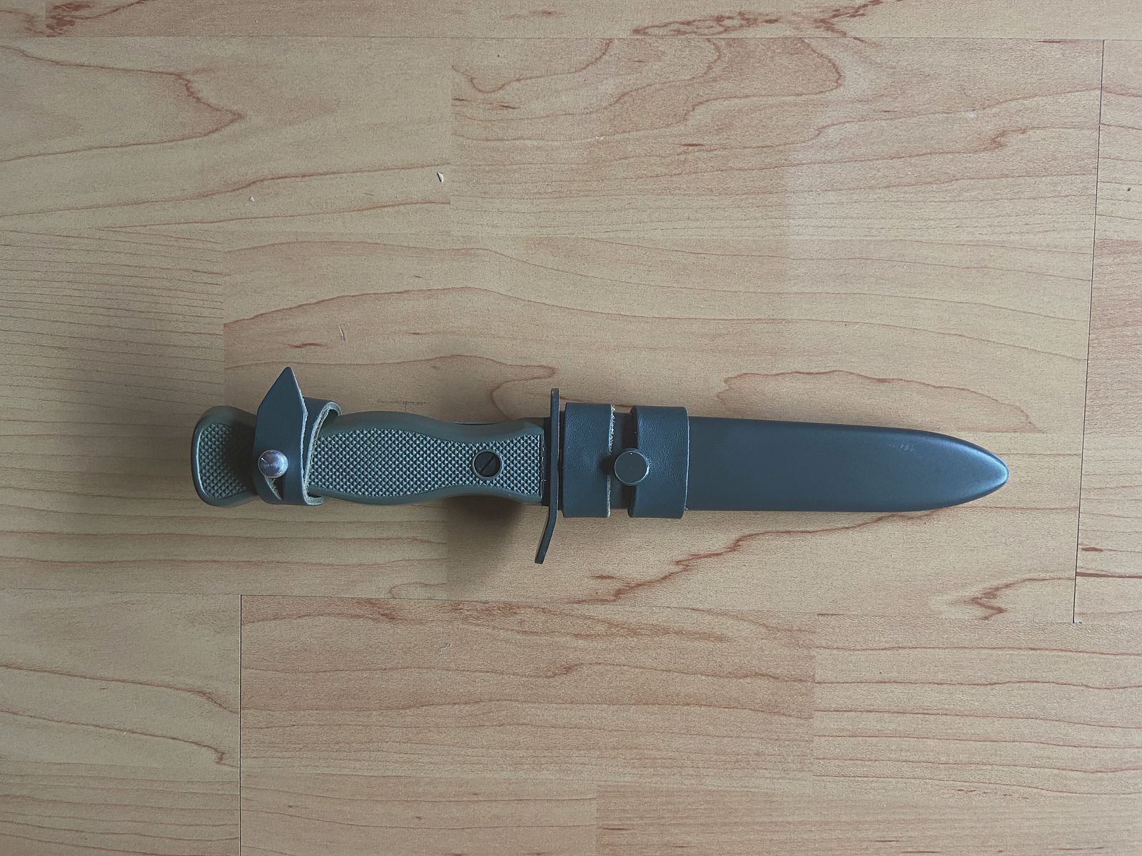 German multi-purpose knife olive from Mil-Tec Good condition