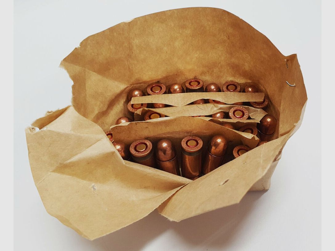 JSC "NOVOSIBIRSK CARTRIDGE PLANT" & LVE "LOW-VOLTAGE EQUIPMENT CO" Munitions JSC 380 COUR DE BROWING / 9mm court FMJ 92grs non corrosif 1.680 cartouches dans une boîte de munitions ARMY