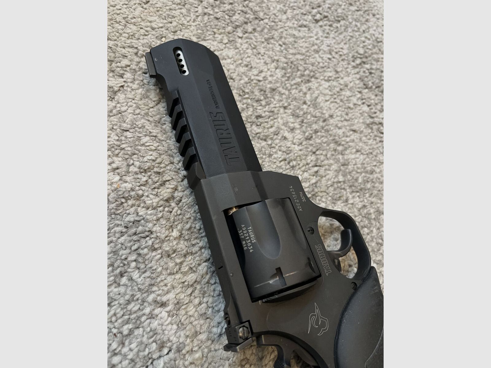 Taurus Raging Hunter