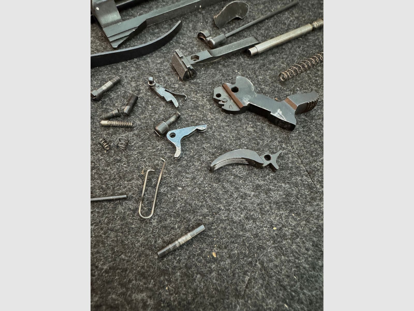 Juego de piezas de repuesto para RECK R20 (revólver, cal. 4mm M20) — todas las piezas, tornillos, muelles, martillo y empuñaduras disponibles para la venta — juego completo