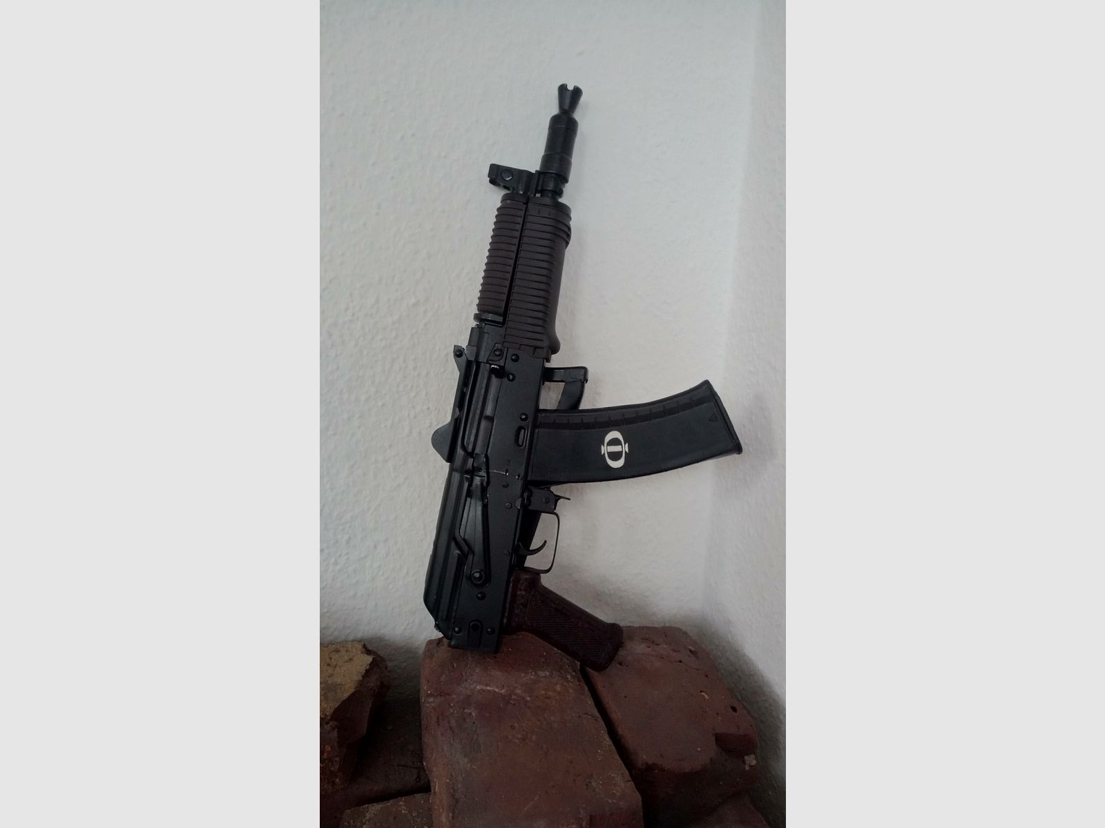 AK74 Tula Plum Deko Magazin (unbrauchbar/deaktiviert) für Yunker AKS-74u der russ-guns-de MWM Gillmann GmbH // Co2 AKSU Krinkov