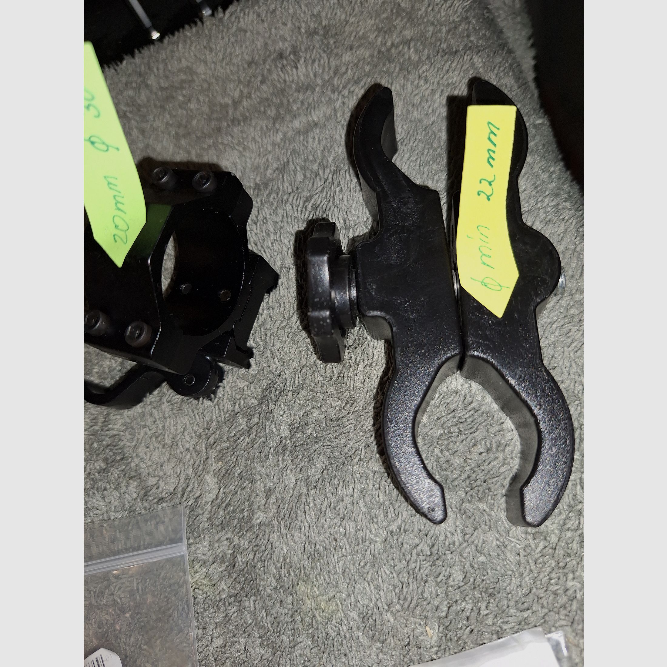 diverse Waffenteile und Zubehör