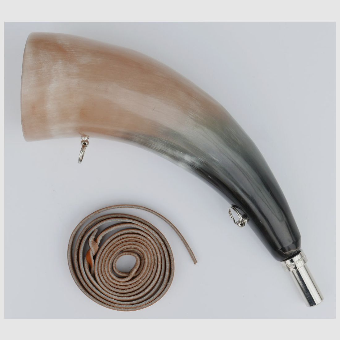 Signalhorn aus Kuhhorn mit Lederriemen