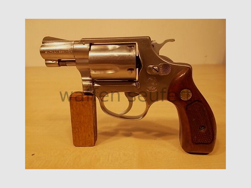 Revolver Smith & Wesson M 60 en acier inoxydable de 2 pouces