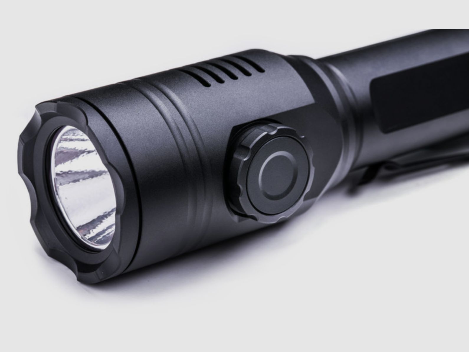 Nextorch T53 Zestaw Tri Color LED Latarka myśliwska biała zielona czerwona w zestawie z akumulatorem, zdalnym sterowaniem kablowym