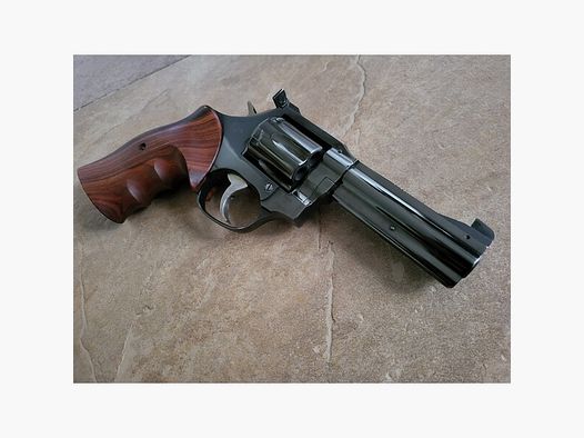 Stahl gewordener Traum: Manurhin MR 73 Revolver Sport 4 Zoll .357 Mag hochglanz