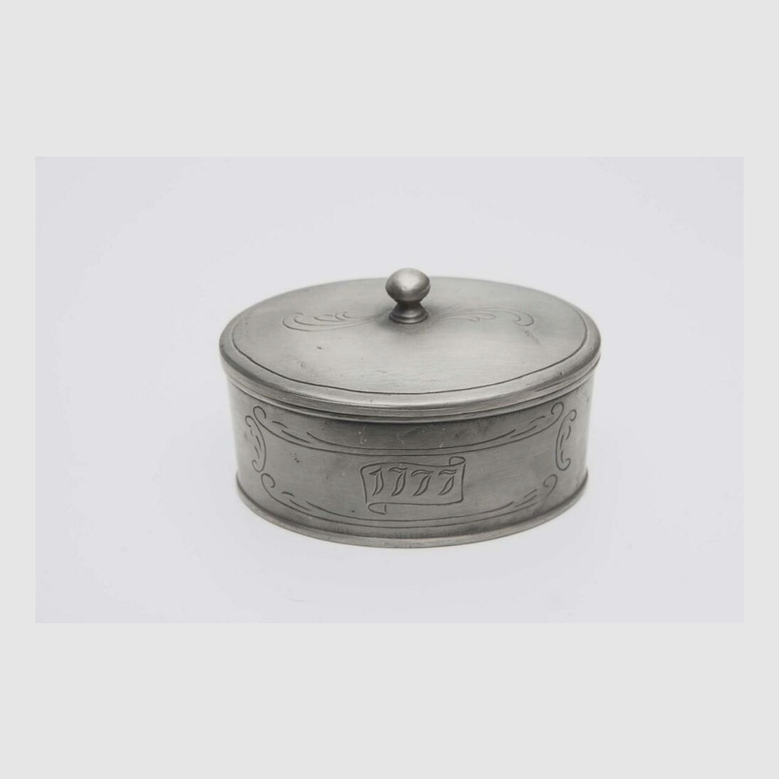 antique tin box hunting jewelry decoration