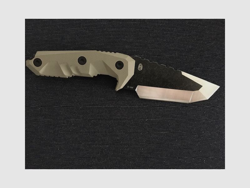 Nóż taktyczny z kaburą Kydex