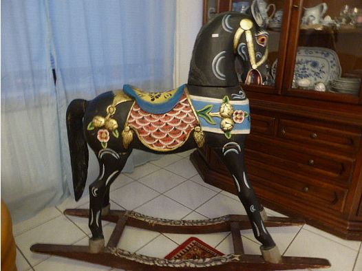 Maestro carpintero artista caballo de madera