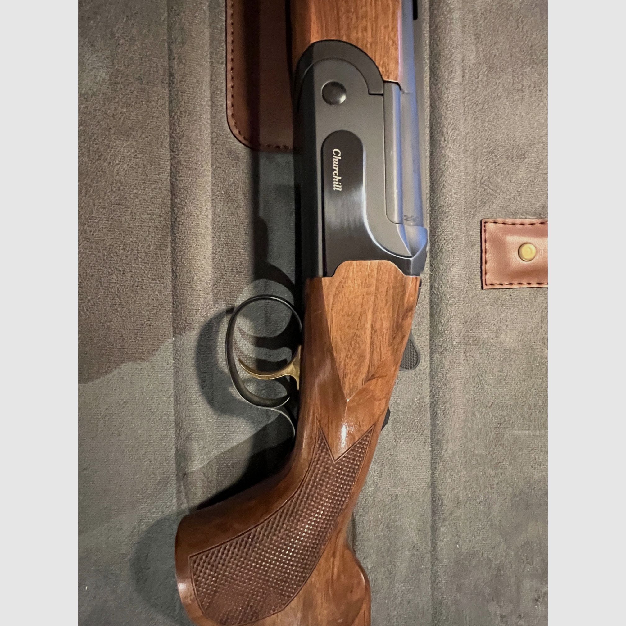 Akkar Churchill 206E Schwarz II