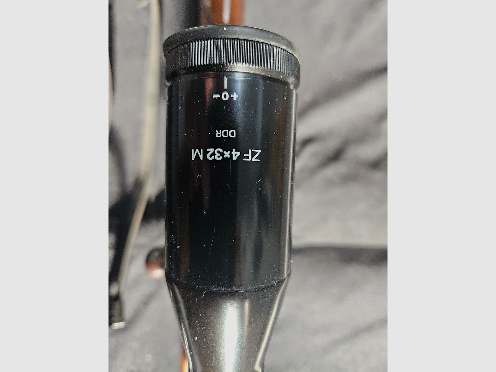 CZ 452-2E Lux Kal.22 lr z Zeiss Jena 4x32 M