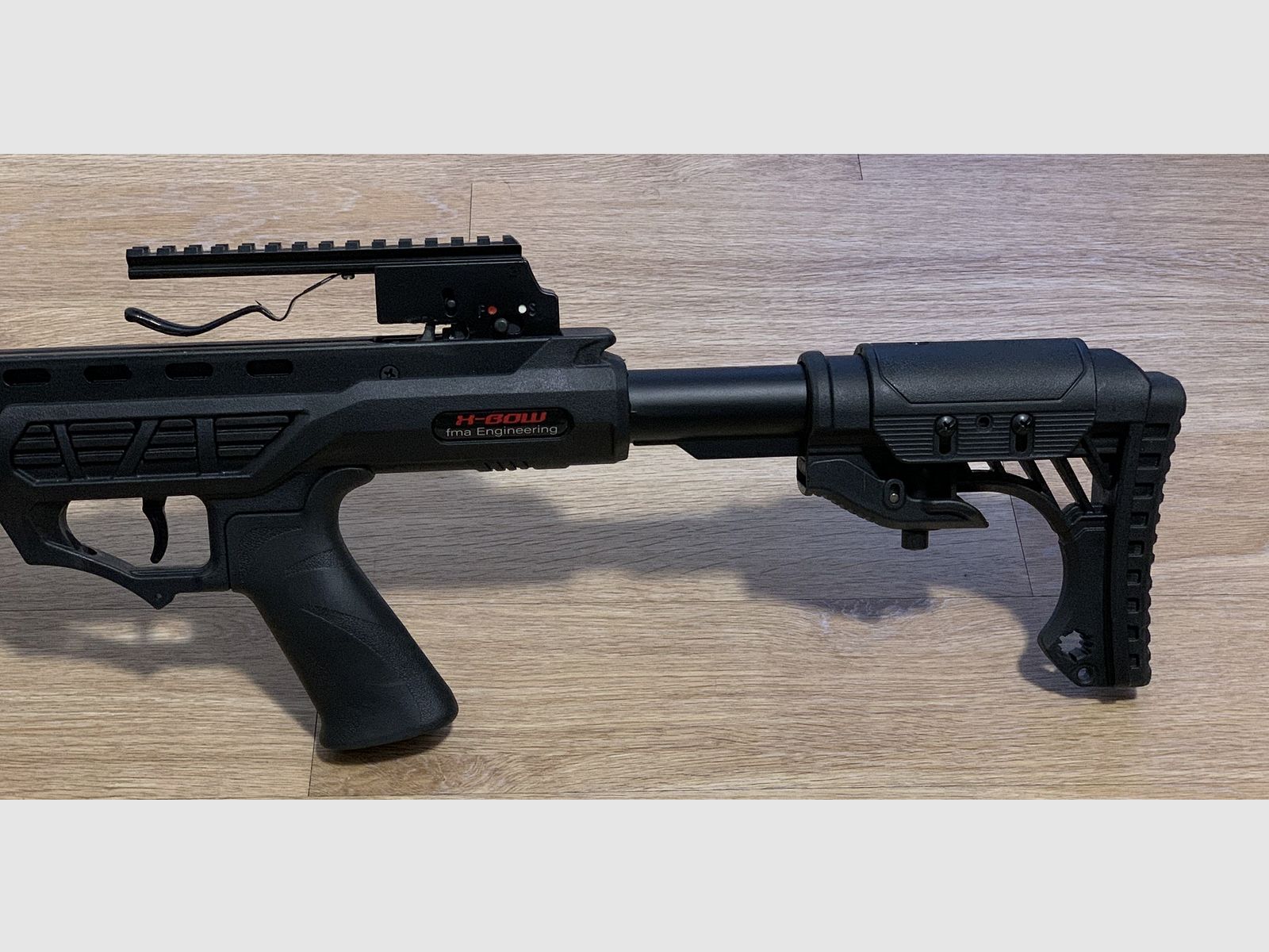 X-BOW FMA Scorpion III - 405 fps / 200 lbs - Arco compuesto con accesorios