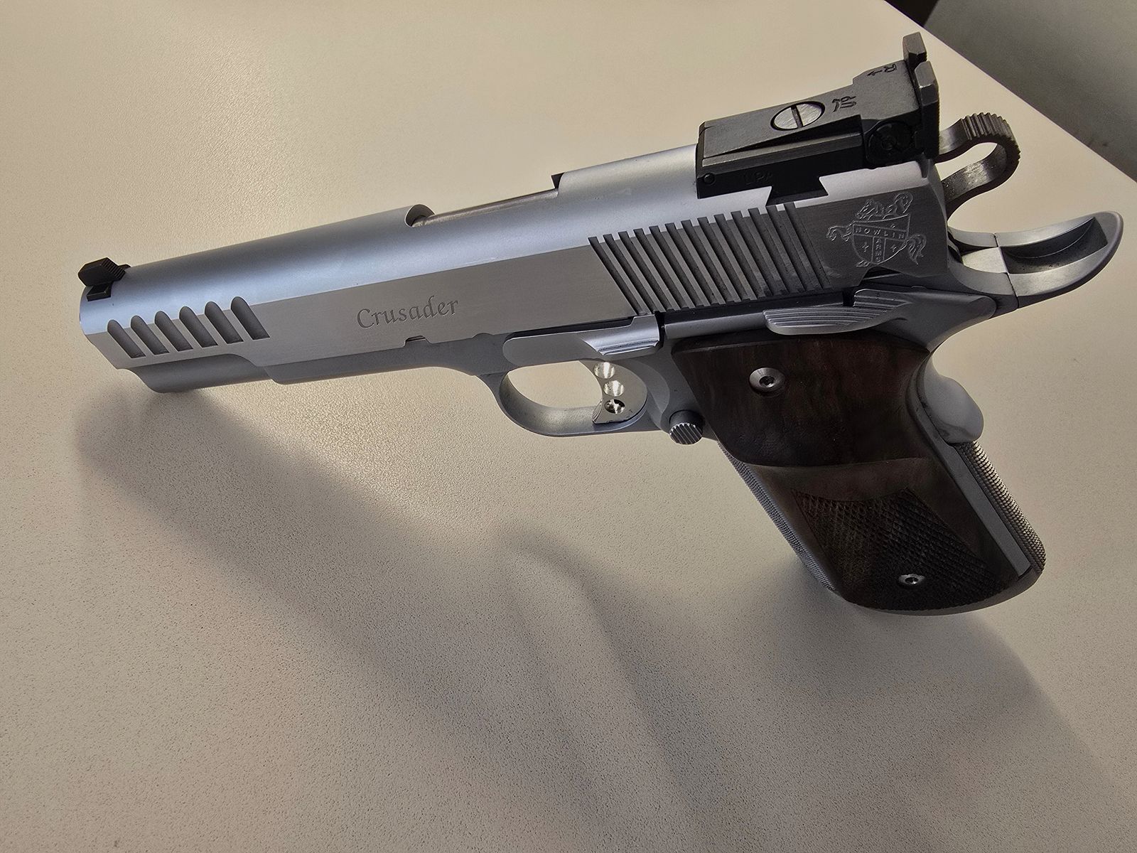 Nowlin Crusader 9mm 1911 – Custom Competition-Pistole – Sehr gepflegt mit Koffer & Zubehör