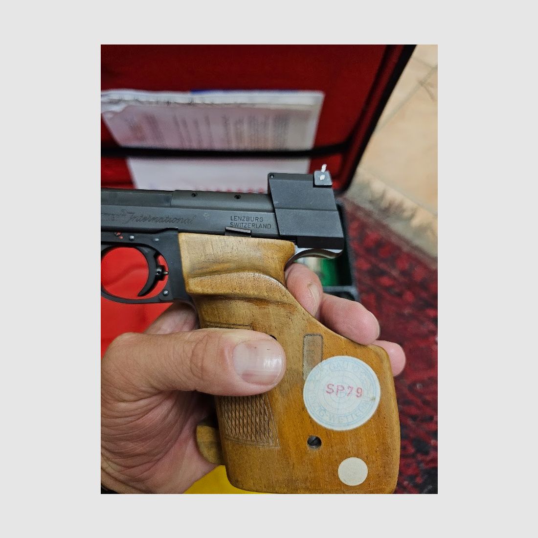Hämmerli International – High-quality Swiss match pistol in caliber .22 l.r. in very good condition with case and accessories from an estate.