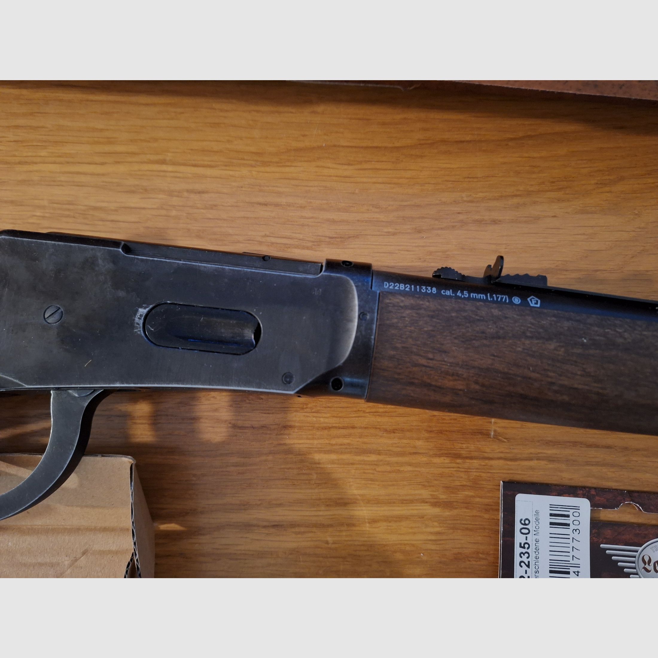 Co2 Cowboy Rifle Legends inkl. Koffer mit Schloss 4,5 mm BB und 4,5 mm Diabolo 34 Ladehülsen insgesamt!