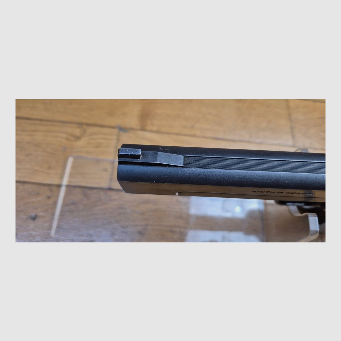 Superbo pistola Smith&Wesson Mod.41 – Cal. .22LR – Tutto in acciaio reale – Brunitura al 100% – Arma del 1971 – Meccanica e canna eccezionali – Una delle armi a mano più basse mai realizzate – Due set di impugnature – Due caricatori – Ottimo stato Sup. – TBE++, immagine 20 di 28