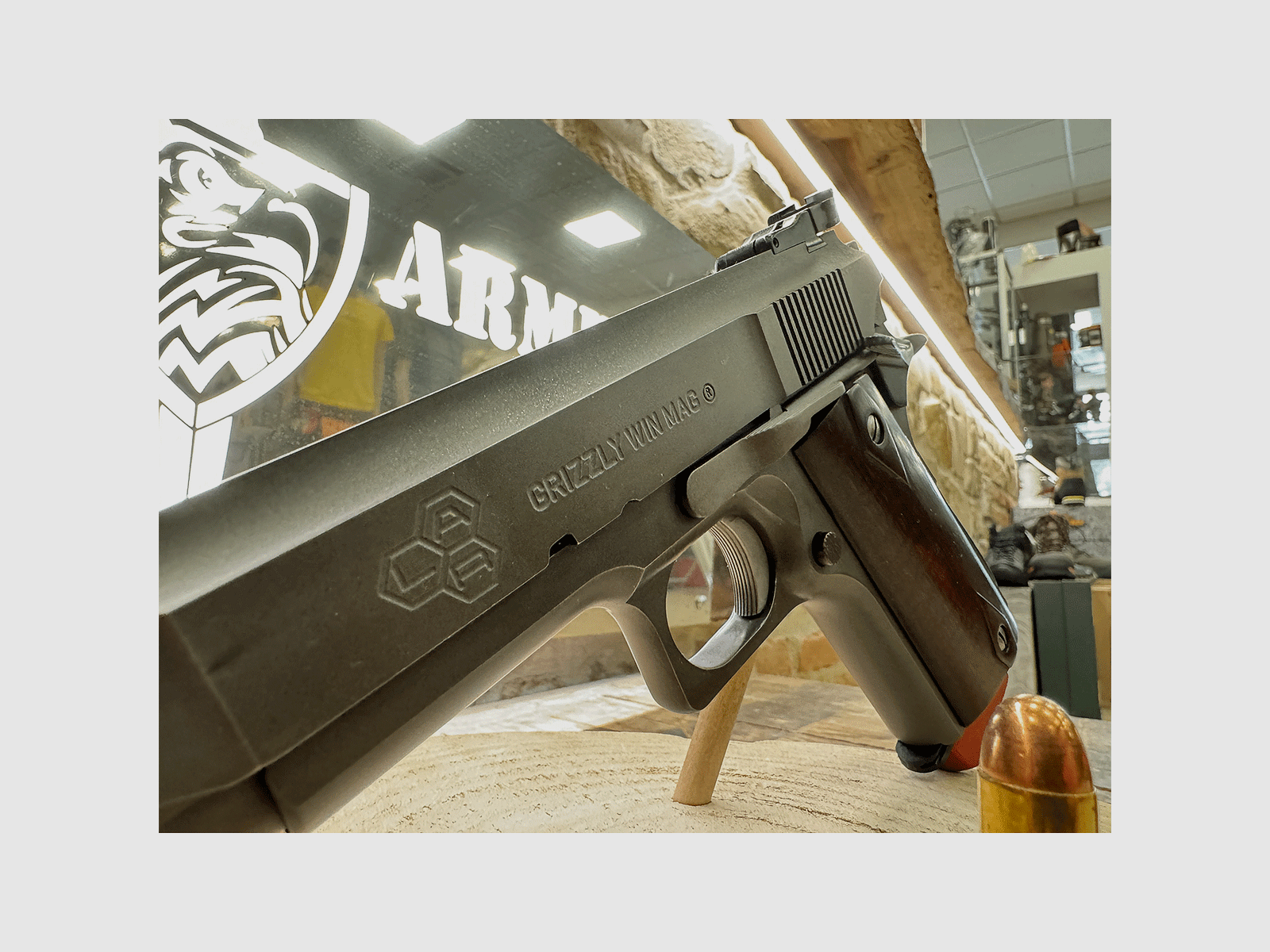UTILISÉ – PISTOLE – LAR GRIZZLY MARK I cal. 45 Win. Mag., image 3 sur 7