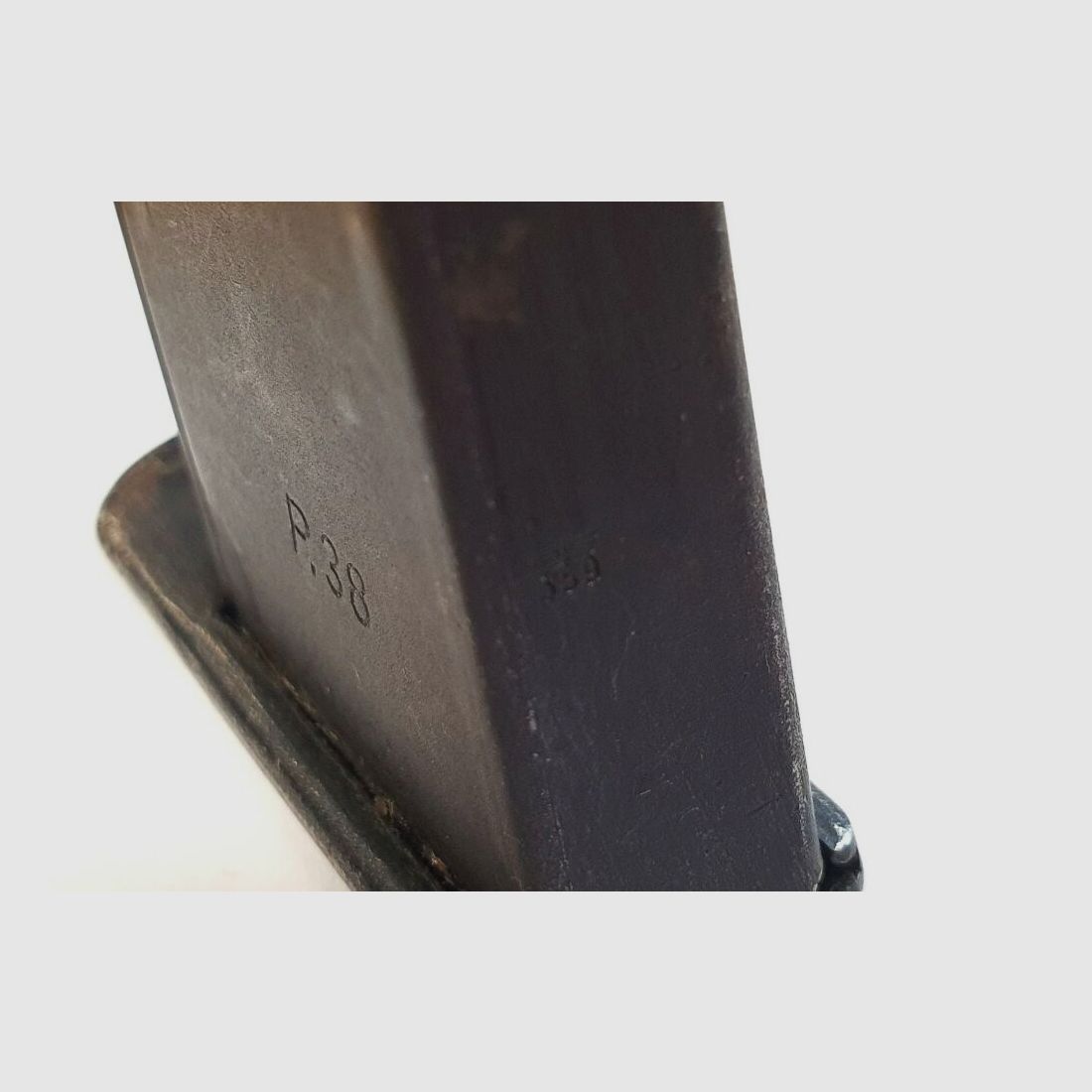 Fábrica de armas Carl Walther Walther P38 Cargador, Segunda Guerra Mundial, con sellos de Wehrmacht, usado