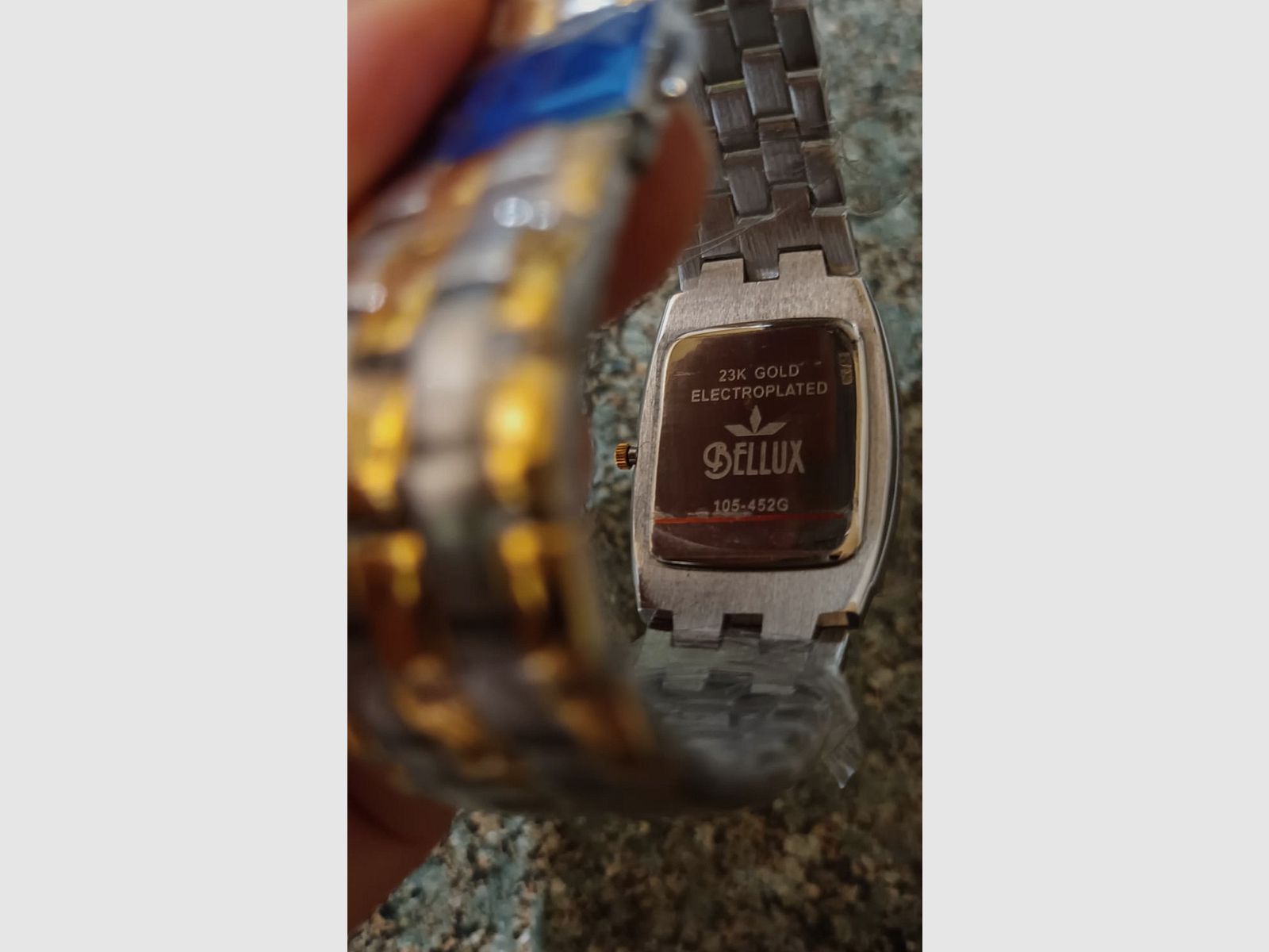 Montre pour hommes et femmes, plaqué or 23 K, date