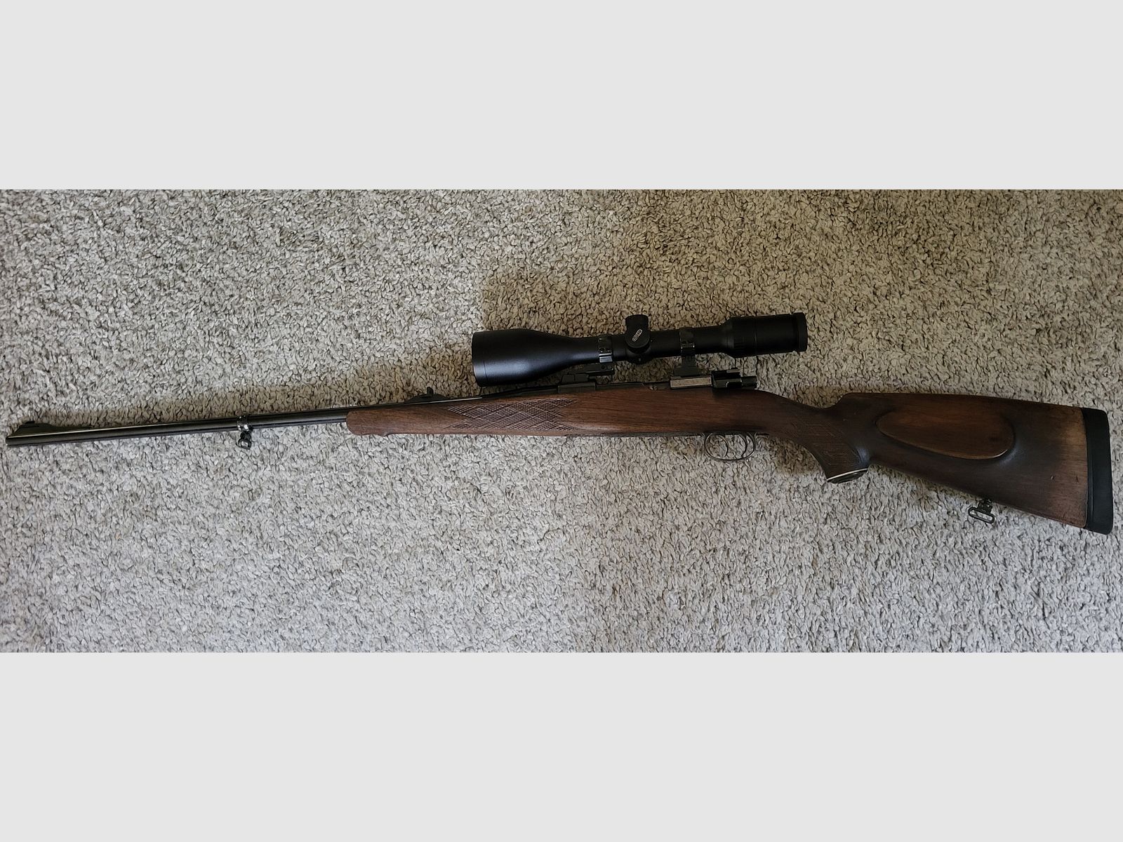 98er Repetierbüchse von Frankonia mit dem Meopta Zielfernrohr Meostar R1 3-12 x 56 RD mit Leuchtpunkt.