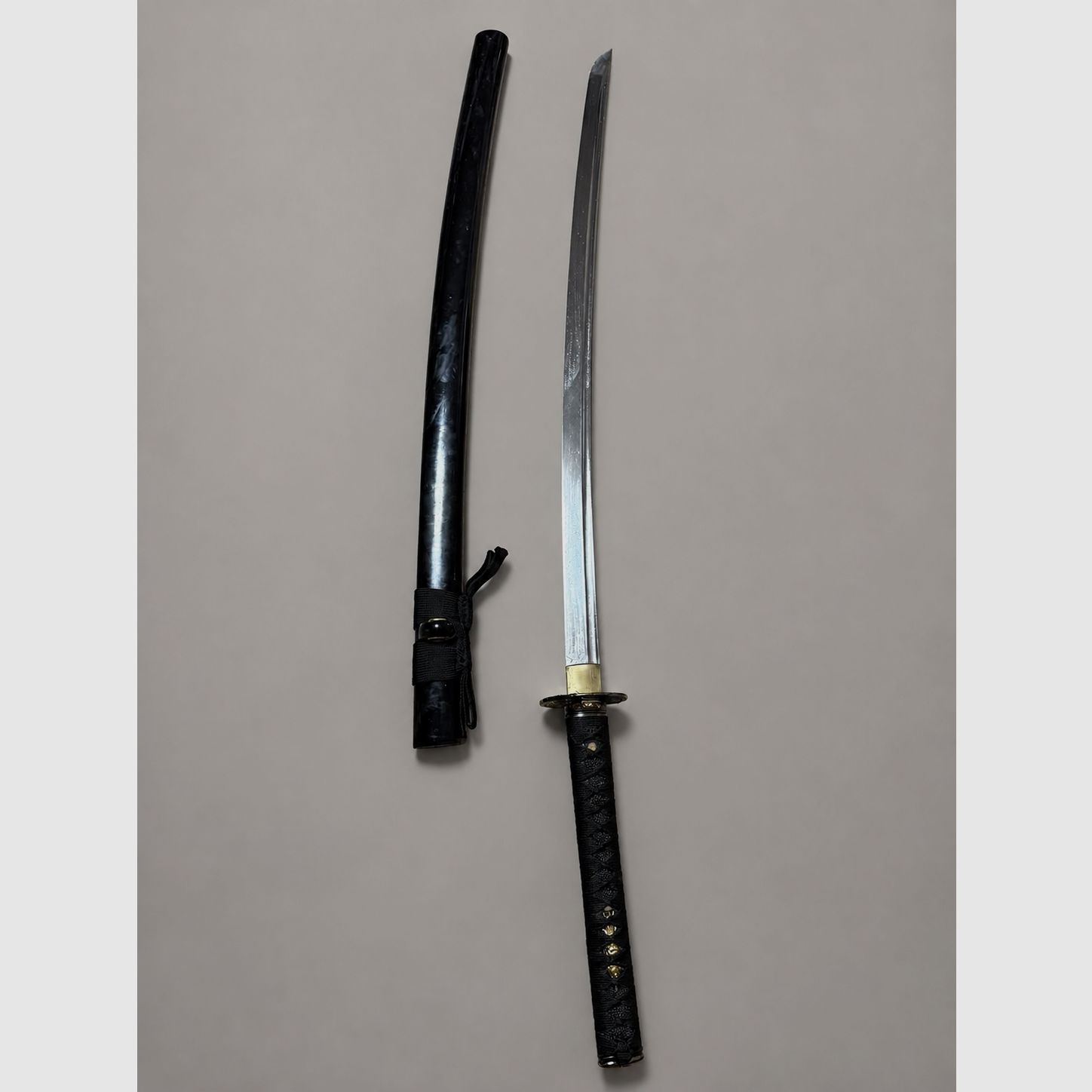 Katana im japanischen Stil mit Drachentsuba und Scheide
