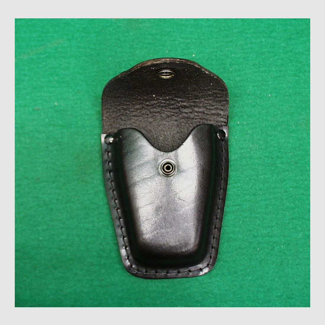 Unknown handcuff case, leather pouch